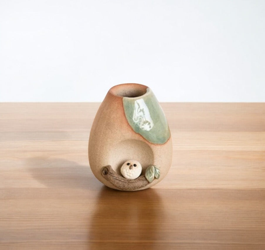 Shigaraki ware vase/stand Owl 